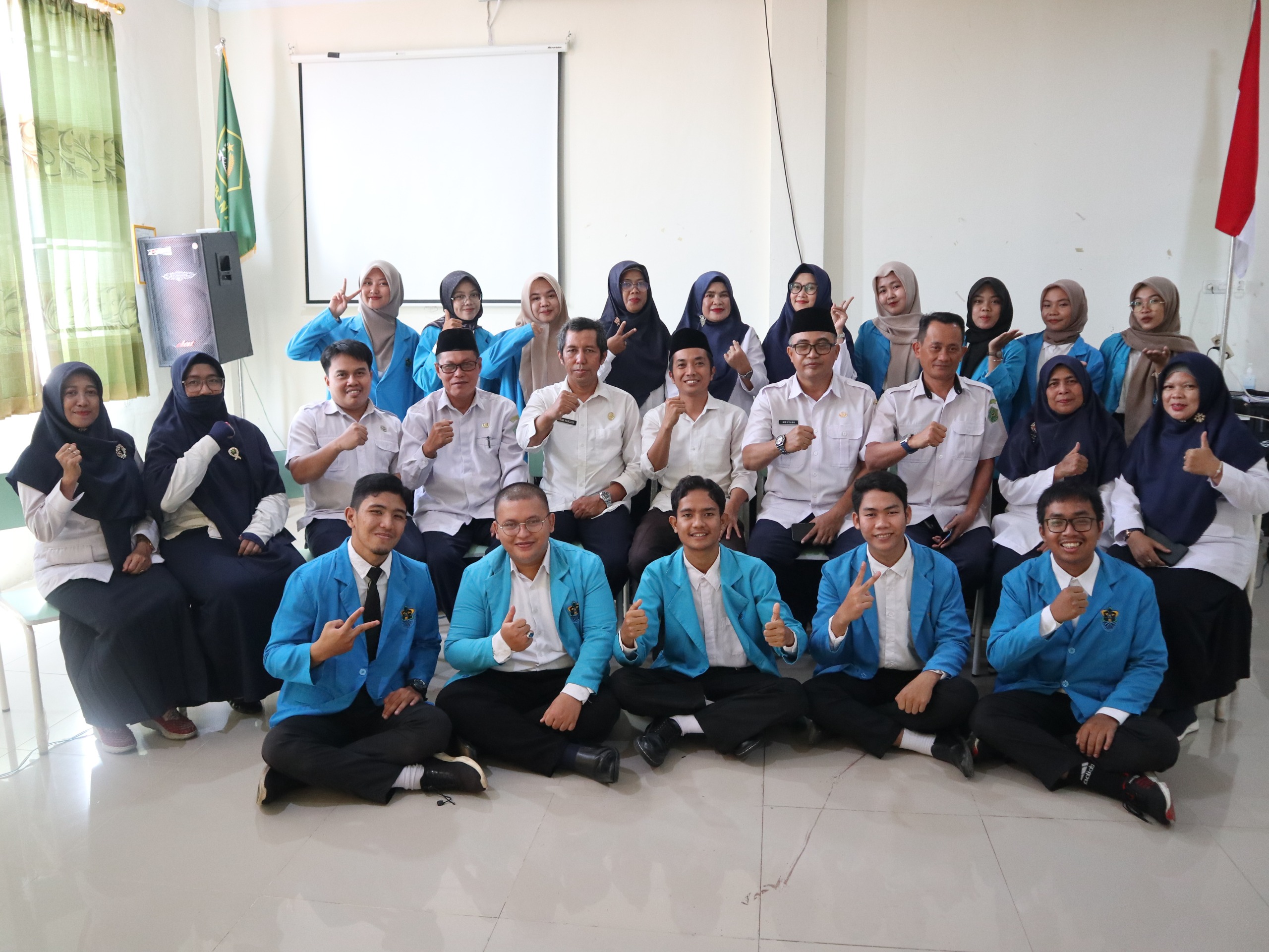 Waka Kurikulum Lepas Mahasiswa Magang IAIN Pontianak WhatsApp Image 2023 11 14 At 10.41.51