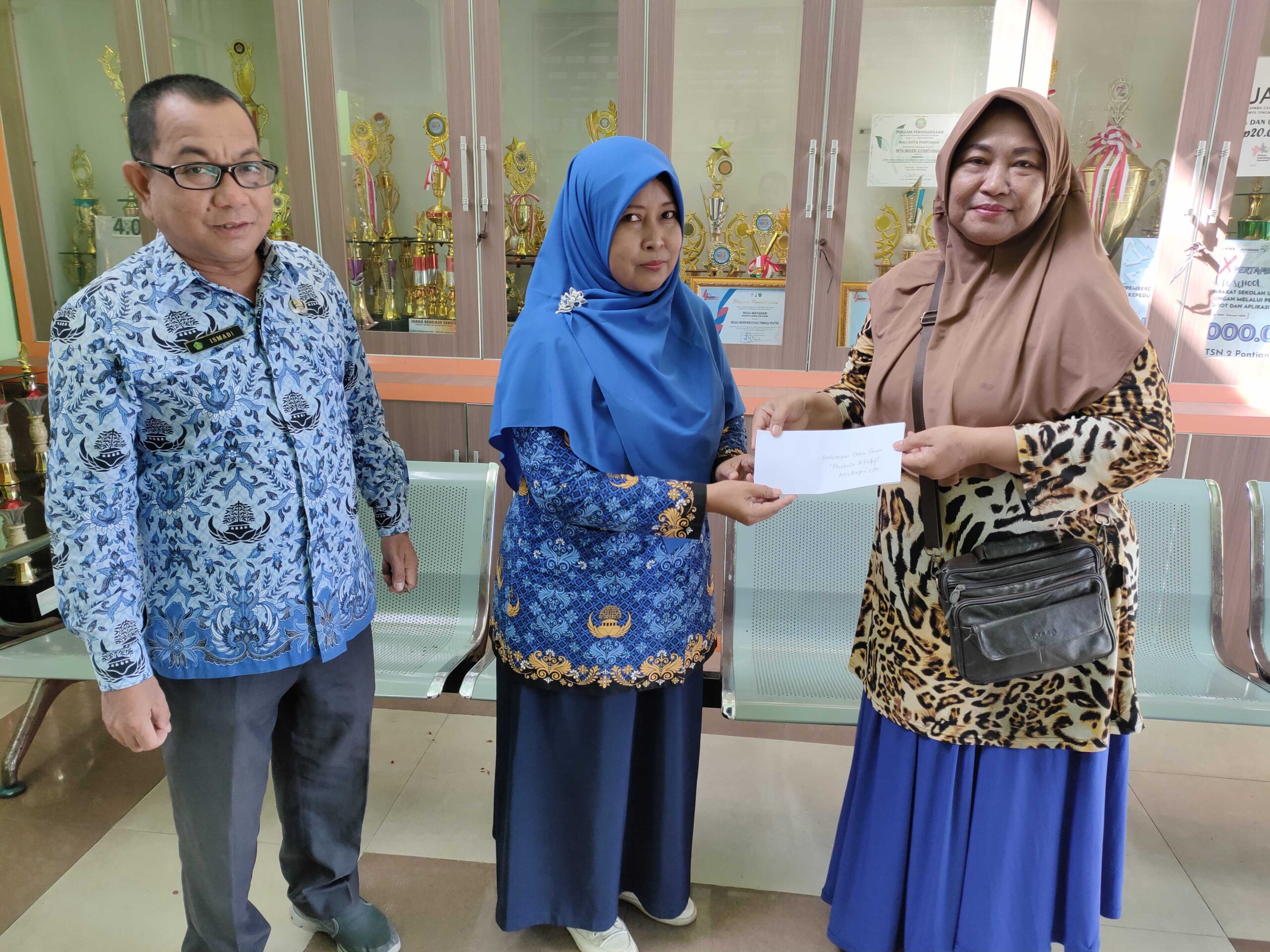 Panitia Pembangunan Mushala Al Kahfi Terima Sumbangan Dari Orang Tua Siswa Scaled