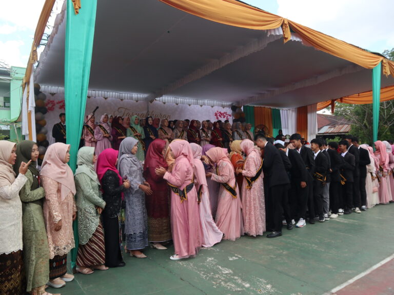 Tasyakuran Peserta Didik Kelas IX MTs Negeri 2 Pontianak Tahun Pelajaran 2024-2025 Berlangsung Meriah dan Penuh Haru
