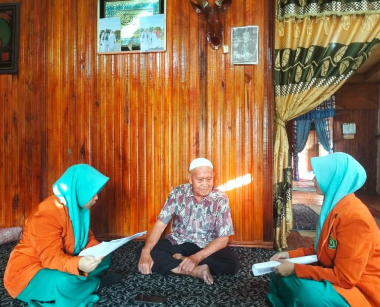 Kejar Prestasi, Siswi MTs.N 2 Pontianak Lakukan Penelitian Lapangan ke Desa Sengawang Kab. Sambas