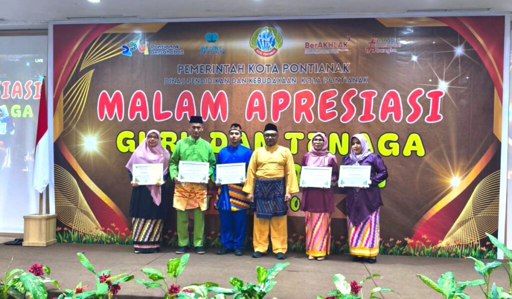 MTs Negeri 2 Pontianak Raih Juara 2 Penggunaan Bahasa Daerah Dalam Pembelajaran Kelas Rendah Jejang SMP Tahun 2025 Oleh Dinas Pendidikan Dan Kebudayaan Kota Pontianak 2 1024x598
