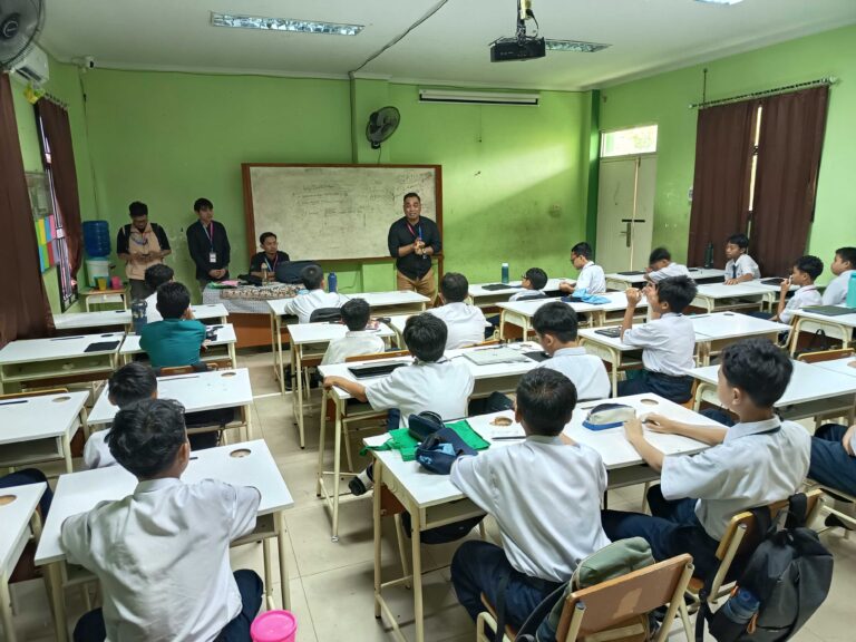 Explore English Indonesia dan Ruang Guru Gelar Sosialisasi dan Jalin Kemitraan dengan MTs Negeri 2 Pontianak