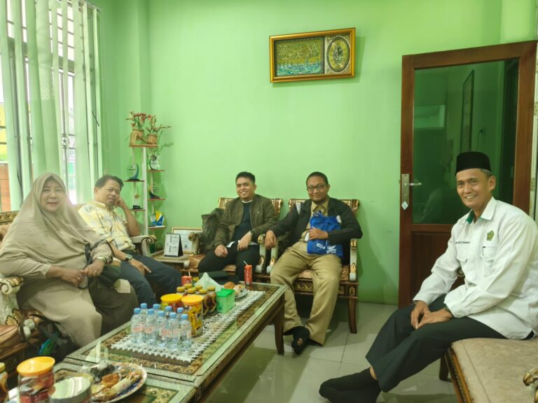 Terobosan Pembelajaran, Dosen IAIN Pontianak Uji coba LMS Creative Pedagogy di MTs Negeri 2 Pontianak